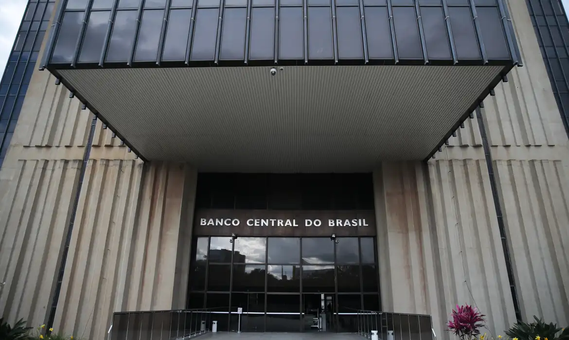 No momento, você está visualizando Boletim Focus: Mercado eleva projeções de inflação e juros para 2026; PIB e câmbio seguem estáveis
