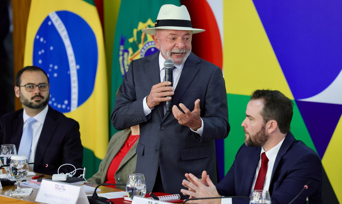 No momento, você está visualizando Governo Federal lança nova fase do Desenrola Brasil com foco em renda de até R$ 8,1 mil