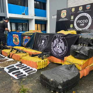 Blindagem e Fuzis no Solimões: Confronto na água termina com apreensão de 2,5 toneladas de skank
