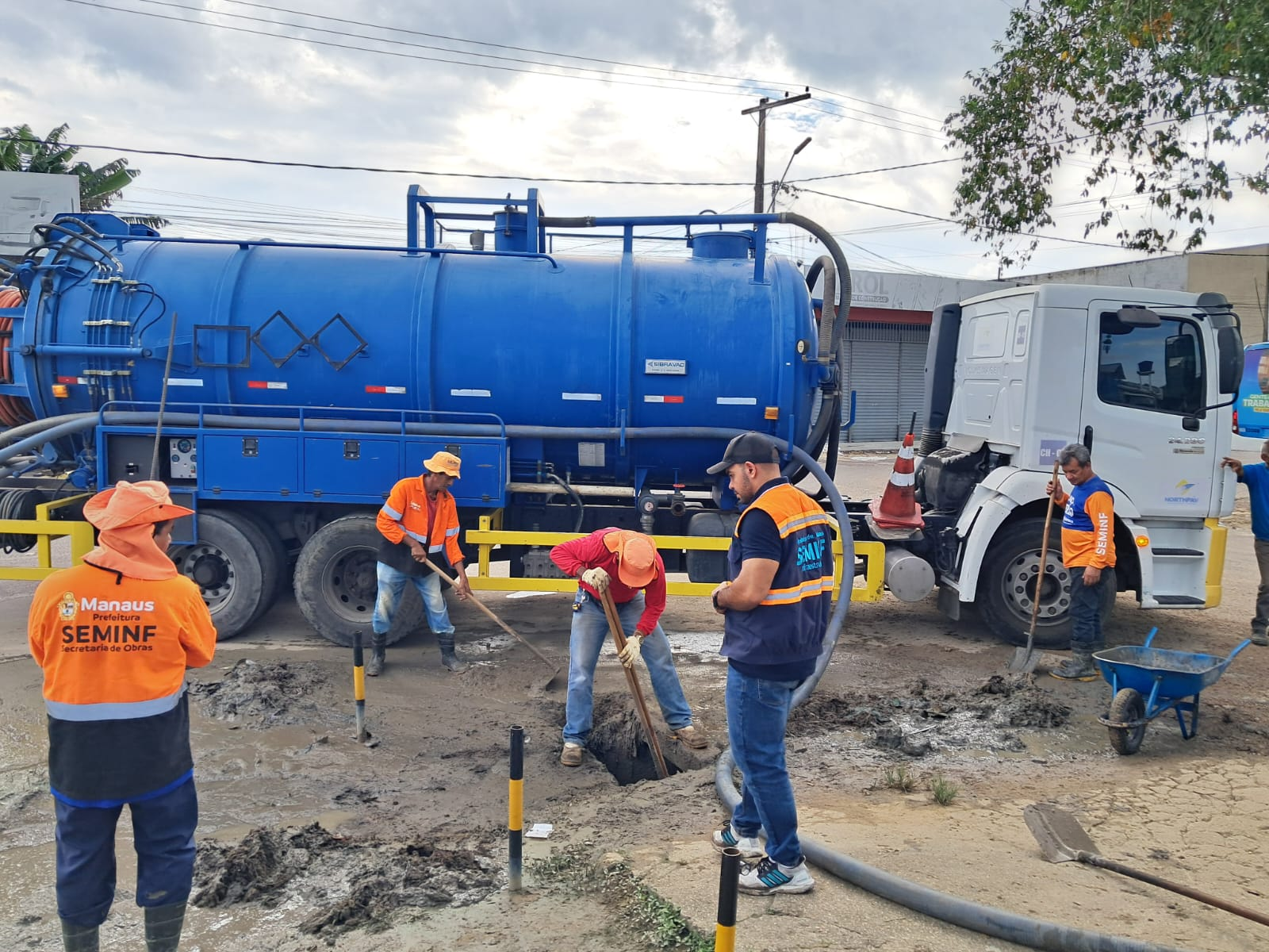 No momento, você está visualizando Plantão de Infraestrutura: Manaus limpa bueiros no Tarumã para prevenir alagamentos