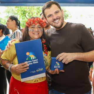 Sonho da casa própria: 576 famílias de Manaus recebem chaves de novos residenciais no Tarumã-Açu