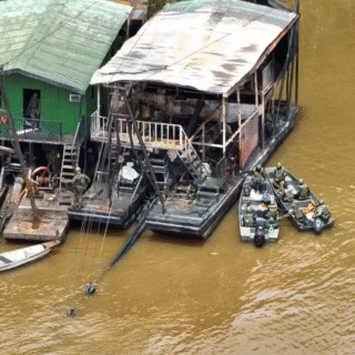 Ofensiva contra o garimpo: 50 dragas são destruídas durante a Operação Ágata Amazônia 2026