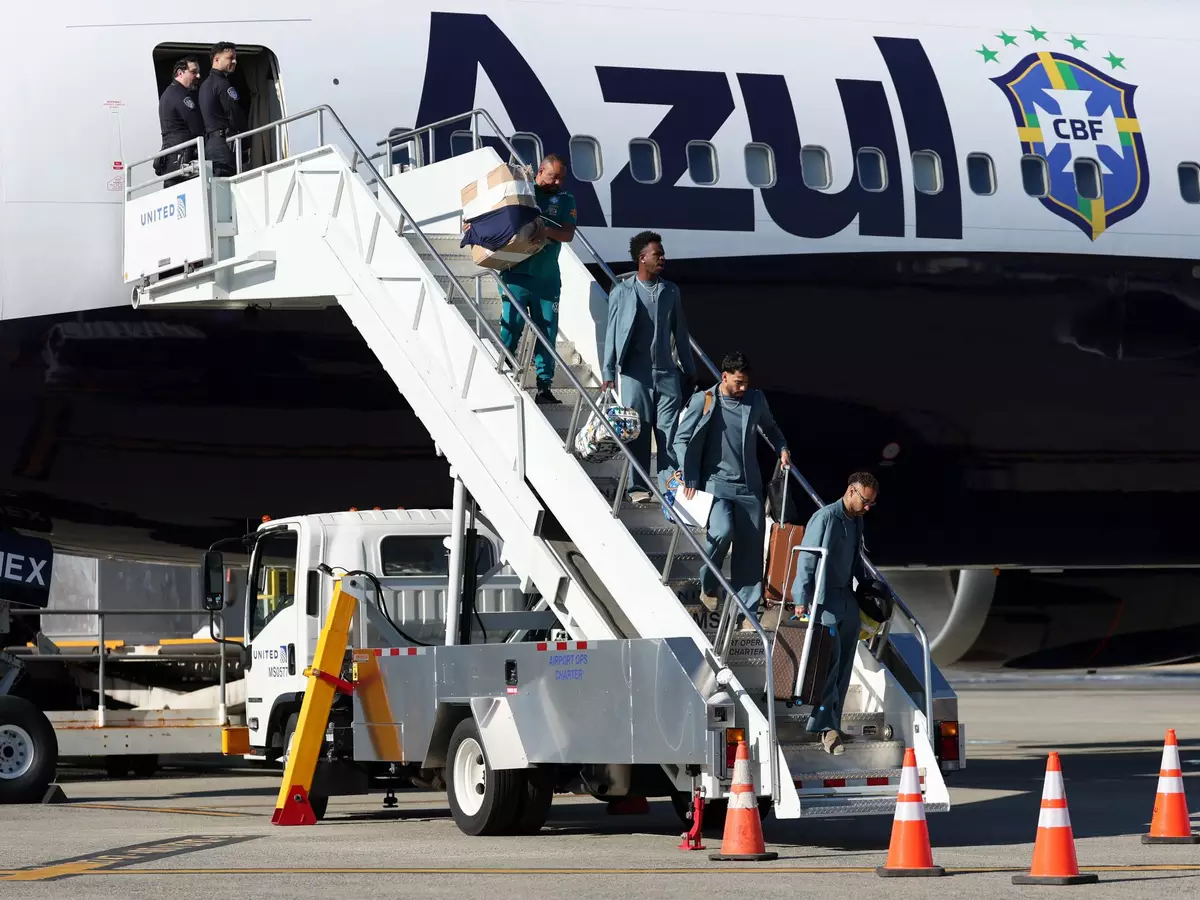 No momento, você está visualizando Seleção Brasileira desembarca nos Estados Unidos após “batismo” de avião antes da viagem para a Copa do Mundo