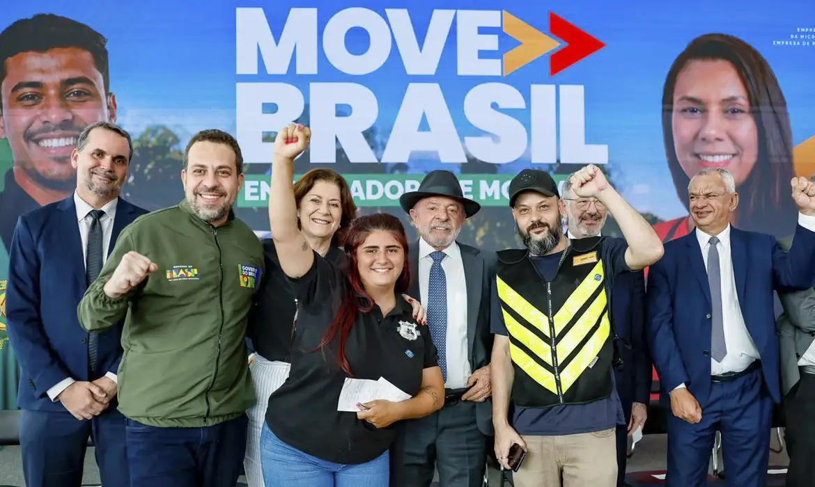 No momento, você está visualizando Governo lança linha de crédito Move Motos para motociclistas de aplicativo; veja como funciona