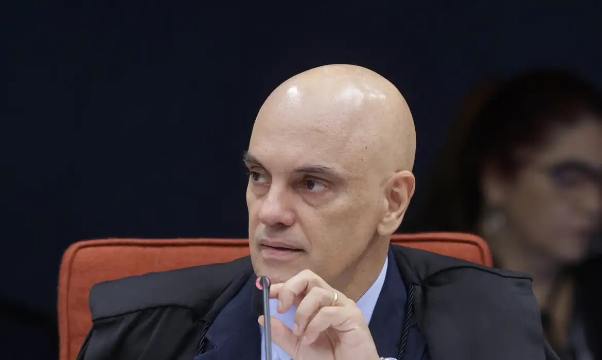 No momento, você está visualizando STF: Moraes mantém julgamento de Eduardo Bolsonaro para esta terça-feira