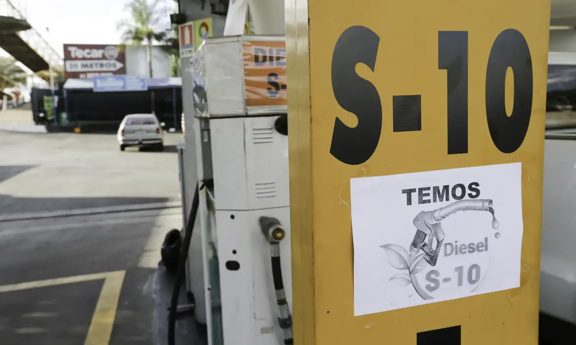 No momento, você está visualizando Petrobras adere a programa de subvenção e altera preço do diesel em R$ 1,12