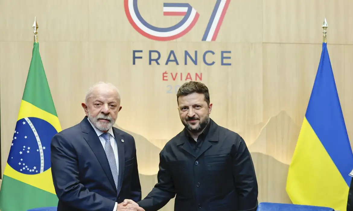 No momento, você está visualizando Em encontro na França, Lula e Zelensky discutem caminhos diplomáticos para fim do conflito