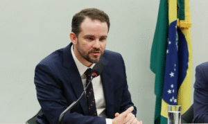 Leia mais sobre o artigo Ministro da Fazenda adverte contra “quarto Poder” em debate sobre autonomia total do Banco Central
