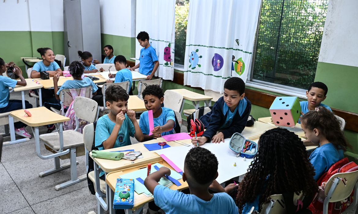 No momento, você está visualizando Novo piso salarial dos professores da educação básica é fixado em R$ 5,1 mil
