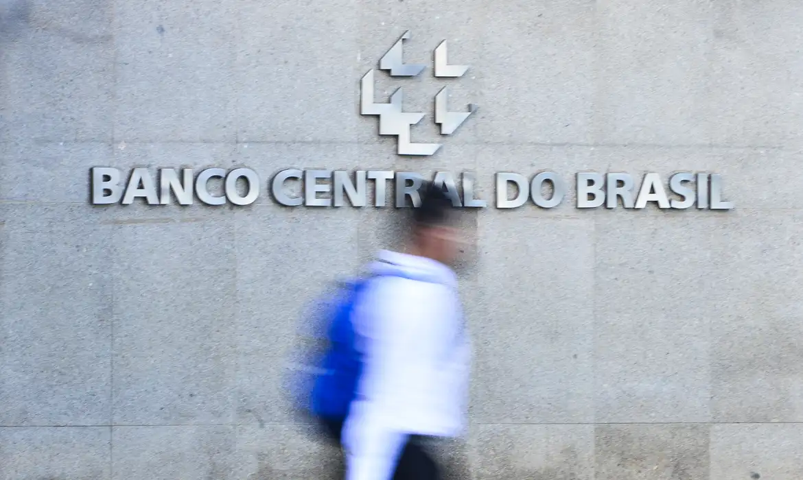 Boletim Focus: Mercado eleva projeção da inflação e prevê juros em 14% ao final de 2026
