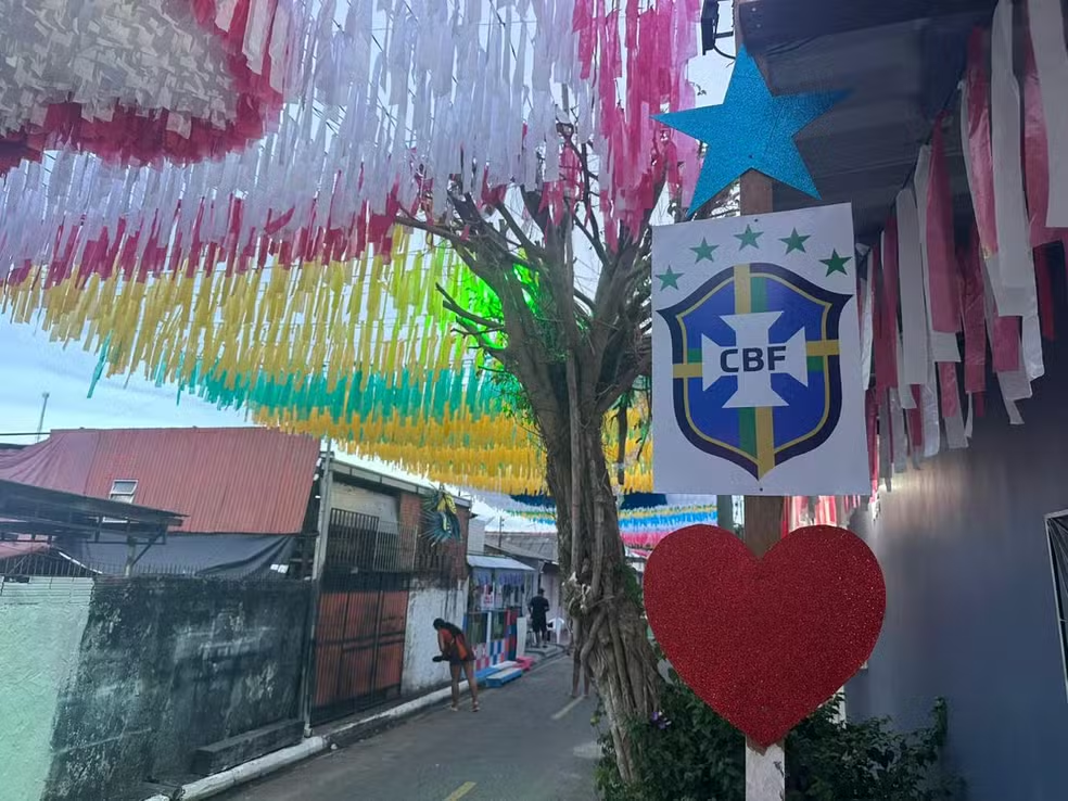 Festival e Copa do Mundo: Como Parintins transformou a rivalidade dos bois em torcida pelo Brasil