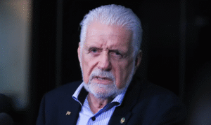 Leia mais sobre o artigo Sob investigação da PF, Jaques Wagner deixa liderança do governo no Senado para focar em 2026