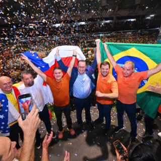 Com 12 mil pessoas, Avante faz demonstração de força em Manaus e lança Augusto Cury ao Planalto
