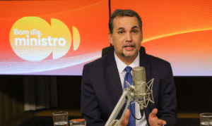 Leia mais sobre o artigo Boom do petróleo: Como o governo usou o lucro das exportações para segurar o preço nos postos