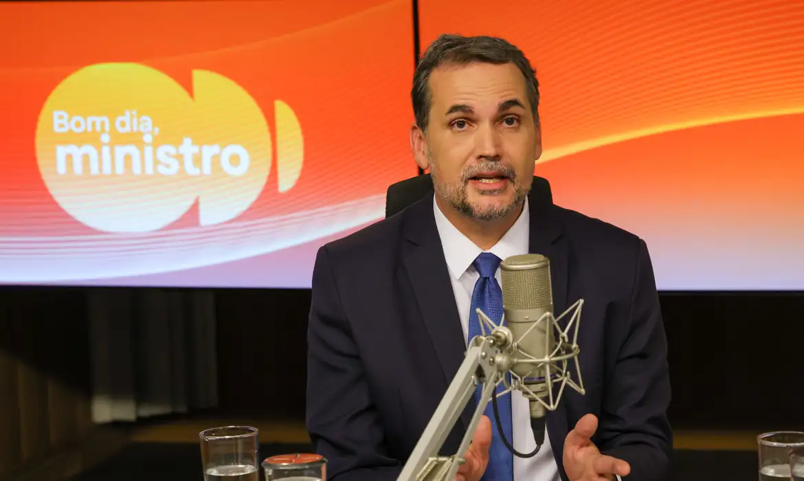 Boom do petróleo: Como o governo usou o lucro das exportações para segurar o preço nos postos