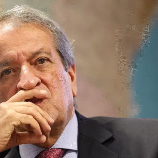 Racha na Família Bolsonaro: Valdemar Costa Neto interrompe viagem internacional para conter crise interna no PL
