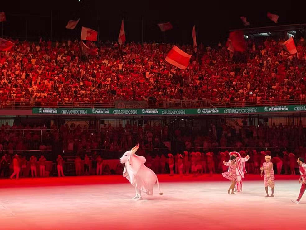 No momento, você está visualizando Vermelho e Ancestral: Garantido encerra 1ª noite do Festival de Parintins exaltando a mística e a força feminina da floresta