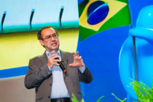Leia mais sobre o artigo Em Manaus, Augusto Cury aponta Zona Franca como maior exemplo global de conservação ambiental