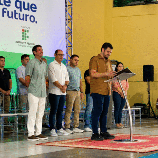 Mais de mil agentes de saúde se formam em Manaus, e prefeito Renato Júnior sanciona valorização para servidores da Semsa