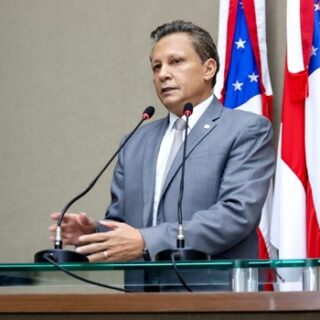 Adjuto Afonso é eleito presidente da Aleam com 19 votos e promete independência: “Esta Casa não será um puxadinho do Governo”