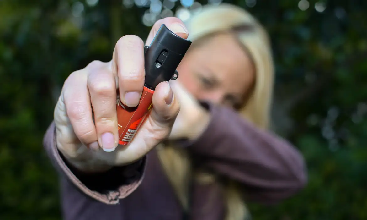 No momento, você está visualizando Segurança e Autonomia: O que muda com a regulamentação do spray de pimenta para mulheres