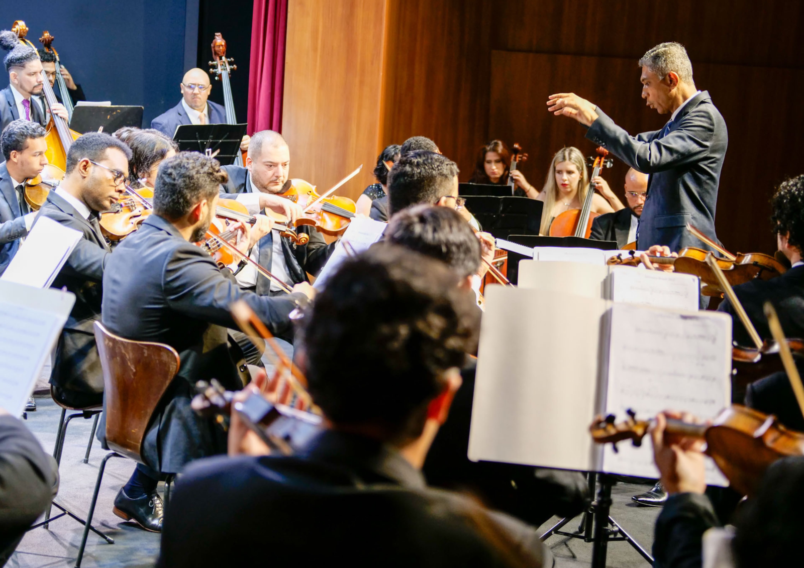 No momento, você está visualizando Legado em Dobro: Orquestra Sinfônica da Amazônia Apresenta Diálogo Musical Entre Pai e Filho Bach em Manaus