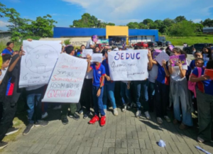 Leia mais sobre o artigo Calcitrante abandono: Falta de infraestrutura e merenda suspende aulas em escola na zona Norte de Manaus