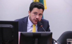 Leia mais sobre o artigo Proteção Digital: Câmara avança com regras para exibição de crianças e adolescentes na internet