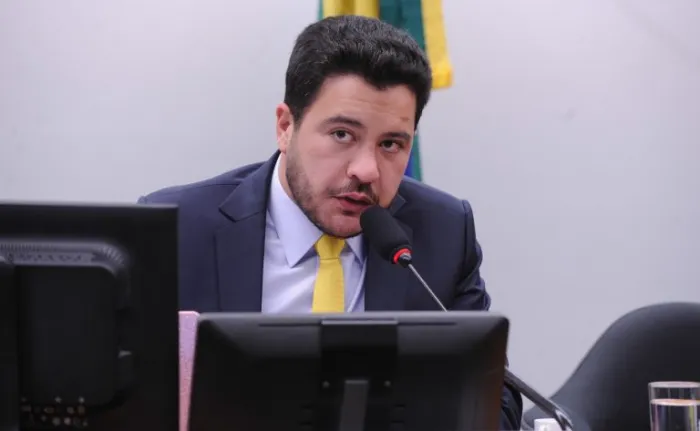 No momento, você está visualizando Proteção Digital: Câmara avança com regras para exibição de crianças e adolescentes na internet