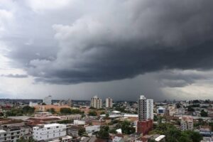 Leia mais sobre o artigo Atenção: Defesa Civil emite alerta para chuvas intensas e ventos fortes em Manaus nesta segunda-feira