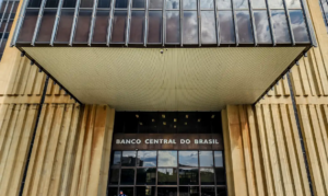 Leia mais sobre o artigo Panorama Econômico: Inflação de 2026 revisada para baixo e os rumos da política monetária