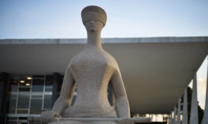 Leia mais sobre o artigo STF endurece o cerco contra pagamentos extras acima do teto a magistrados em tribunais estaduais