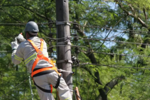 Leia mais sobre o artigo Manutenção na rede elétrica afeta bairros de Manaus e comunidades rurais nesta segunda-feira (17)