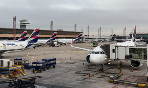 Leia mais sobre o artigo Novas regras da Anvisa modernizam a segurança sanitária em aeroportos e voos brasileiros