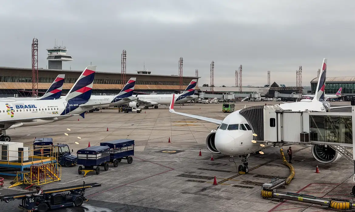 No momento, você está visualizando Novas regras da Anvisa modernizam a segurança sanitária em aeroportos e voos brasileiros
