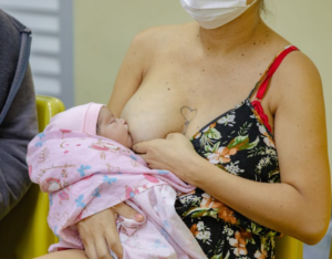 Leia mais sobre o artigo Maternidade Dr. Moura Tapajóz busca novas doadoras para manter banco de leite ativo em Manaus