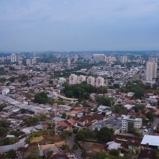 Alívio no clima: Chuvas encerram estiagem em Manaus e trazem ar puro após dias de fumaça