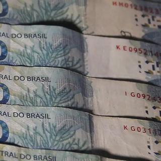 Contas Públicas de Agosto: Déficit Primário Recua, Mas Pressão dos Juros e da Dívida Segue no Radar