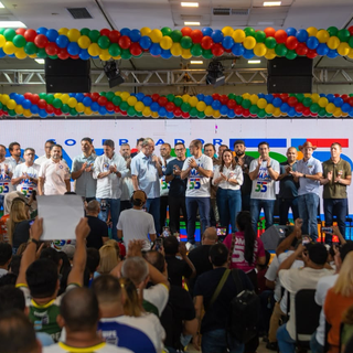 Fim da escala 6×1 repercute em agendas políticas de Omar Aziz em Manaus