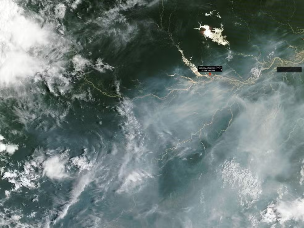 No momento, você está visualizando Quando a Cidade Parou na Névoa: O Desafio Crítico da Fumaça e dos Incêndios no Amazonas