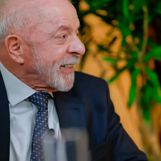 Lula anuncia entrega de pedido de quebra de sigilo ao TSE e desafia adversário