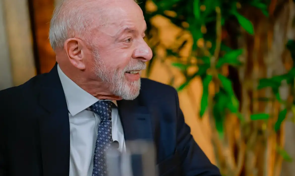 No momento, você está visualizando Lula anuncia entrega de pedido de quebra de sigilo ao TSE e desafia adversário