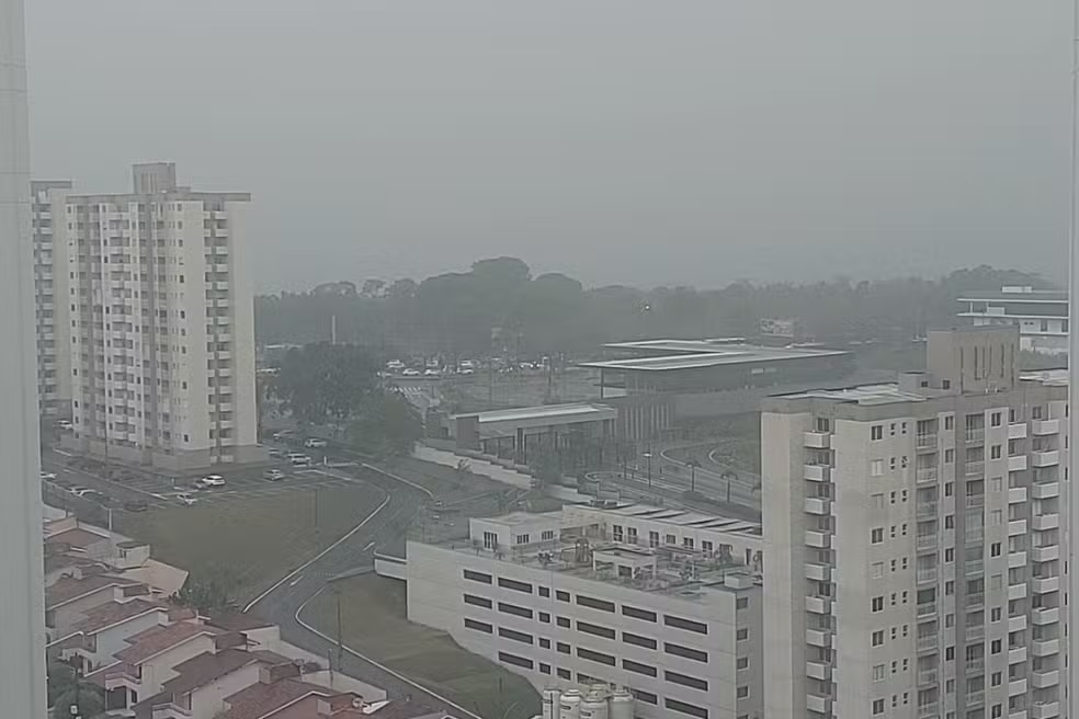 No momento, você está visualizando Alívio no ar: Chuvas amenizam fumaça em Manaus após duas semanas de poluição intensa