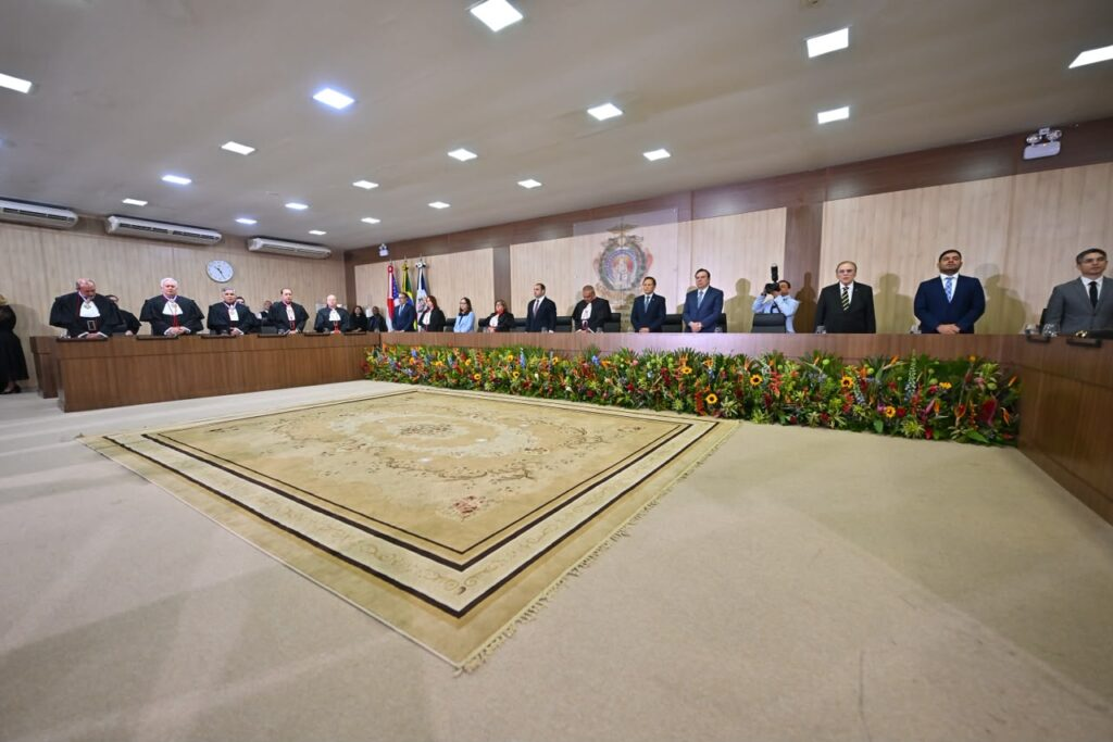 No momento, você está visualizando Tribunal de Contas do Amazonas Marca Presença na Solenidade de Investidura da Nova Composição do Tribunal de Justiça do Estado