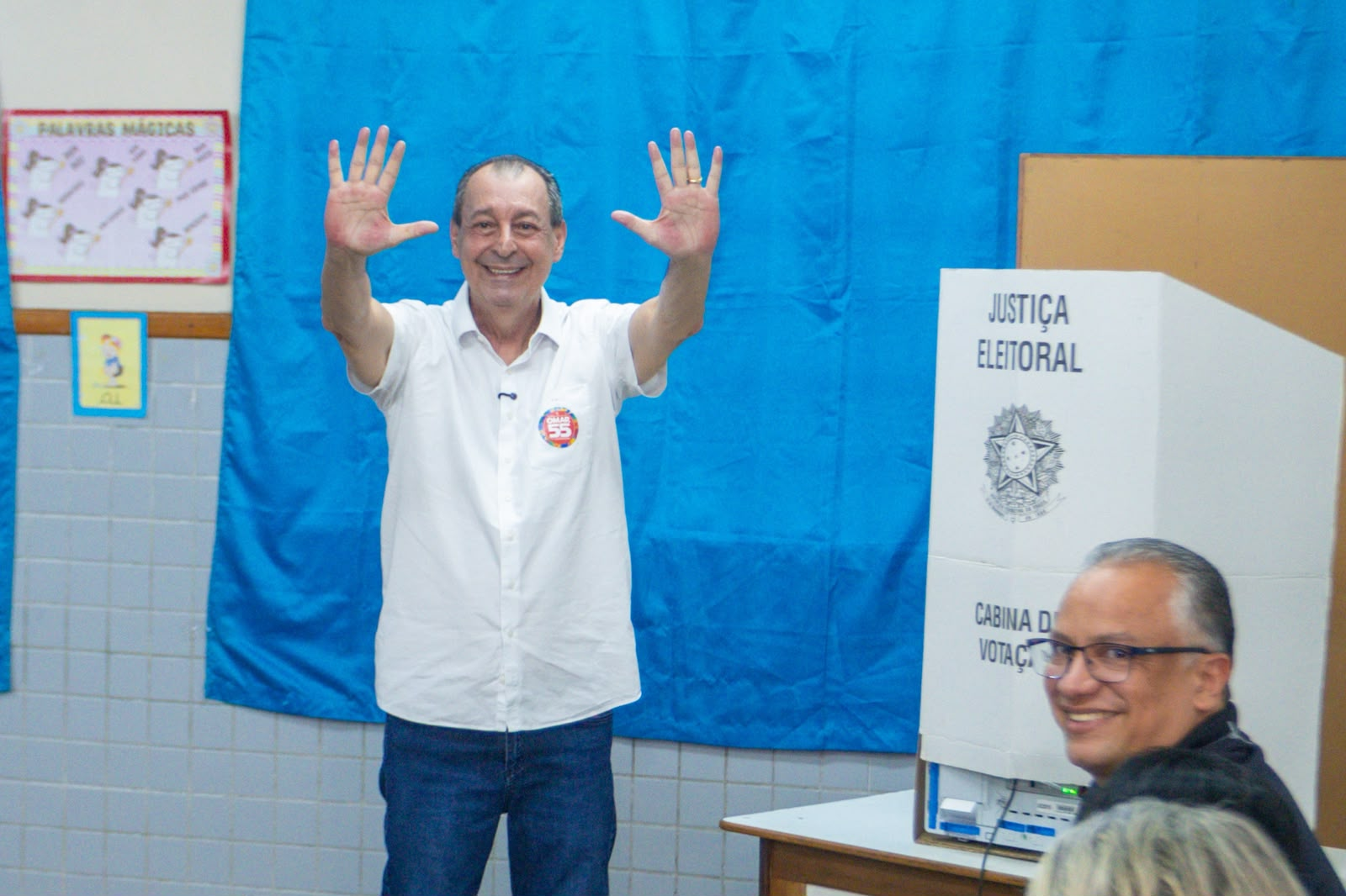 No momento, você está visualizando Pela Manutenção da Institucionalidade: A Visão de Omar Aziz ao Registrar Seu Voto no Segundo Turno