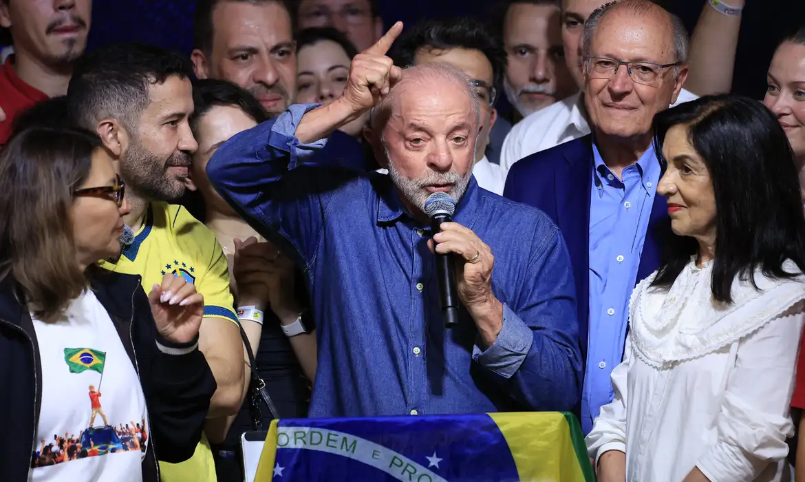 No momento, você está visualizando Lula garante nova dinâmica de governo e foca em IA, regulação digital e segurança após vitória nas urnas