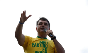 Leia mais sobre o artigo Alegações sobre ida de Flávio Bolsonaro aos EUA não têm confirmação oficial de autoridades