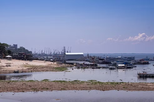 Leia mais sobre o artigo O pulso da estiagem: como o Rio Negro se comporta em Manaus e os impactos na rotina do Amazonas