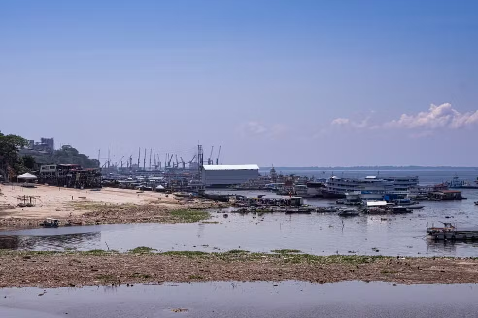 No momento, você está visualizando O pulso da estiagem: como o Rio Negro se comporta em Manaus e os impactos na rotina do Amazonas