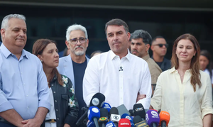 Leia mais sobre o artigo STF desmente realização de buscas contra Flávio Bolsonaro em Brasília